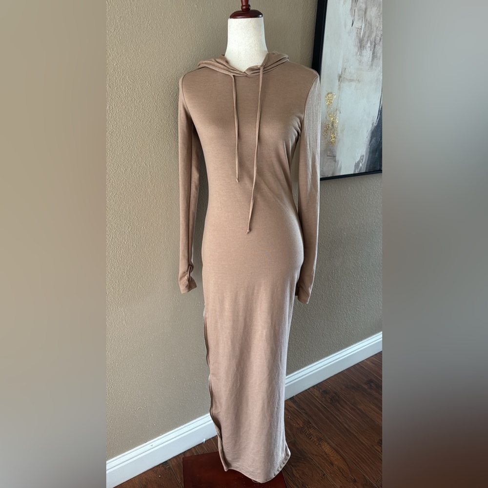 Fitted hooded side zipper maxi dress - Picture 3 of 11